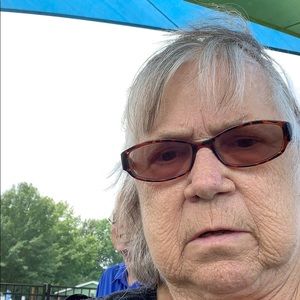 Meet your Posher, Beverly